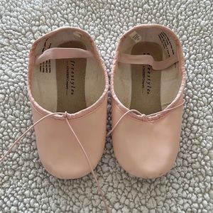 Girls Freestyle Ballet Shoes | Size 13